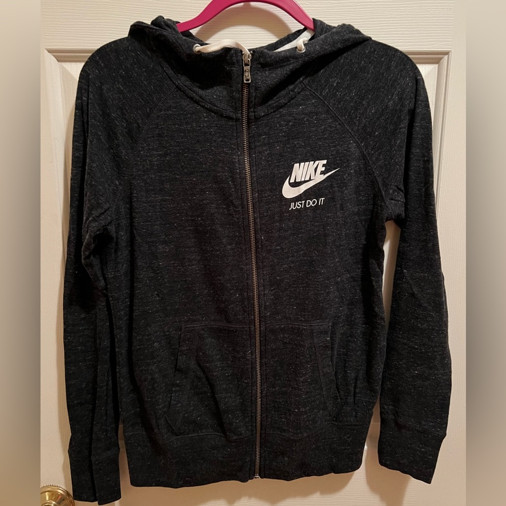 NIKE zip-up hoodie